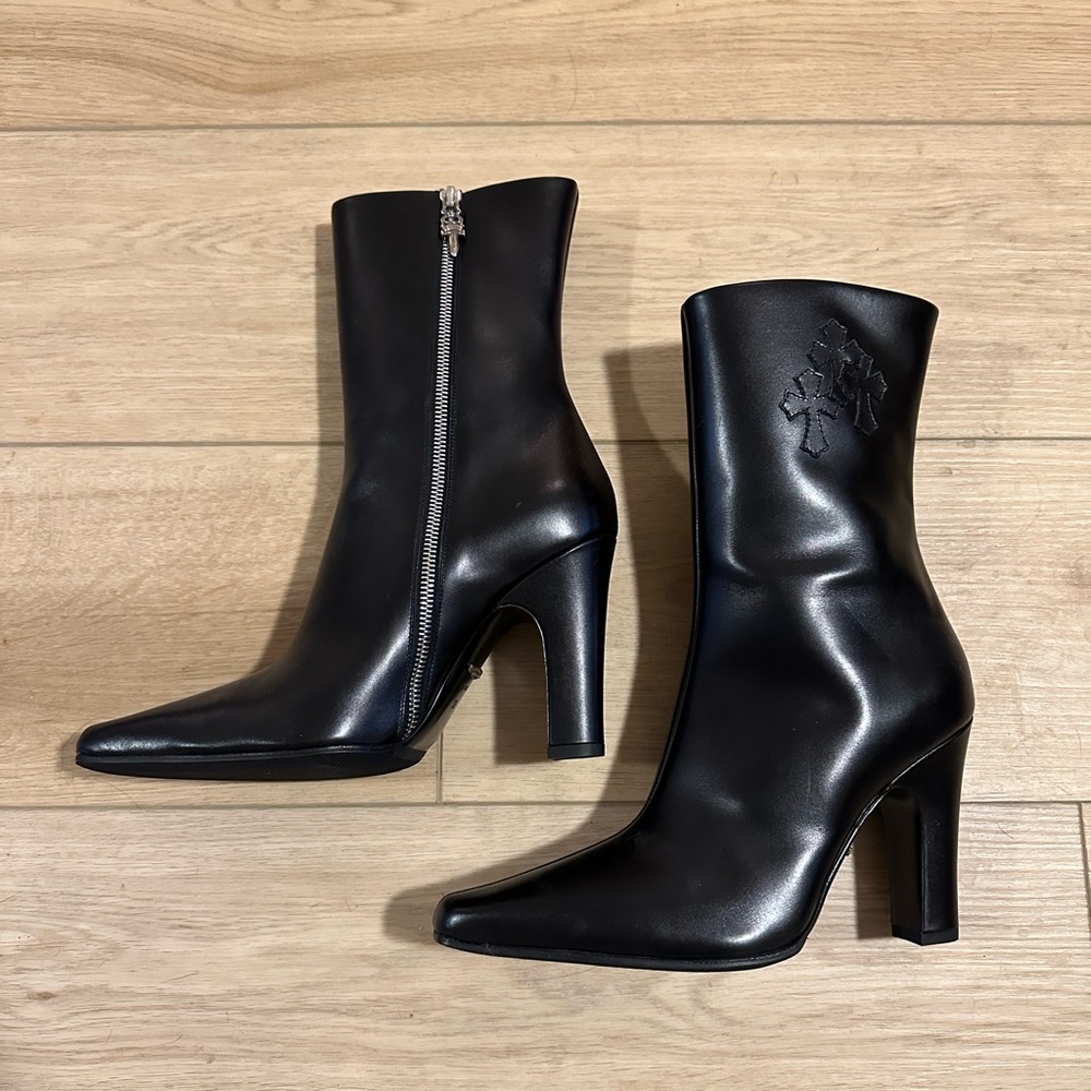 Elegant Black High Heel Boots - Picture 5 of 6